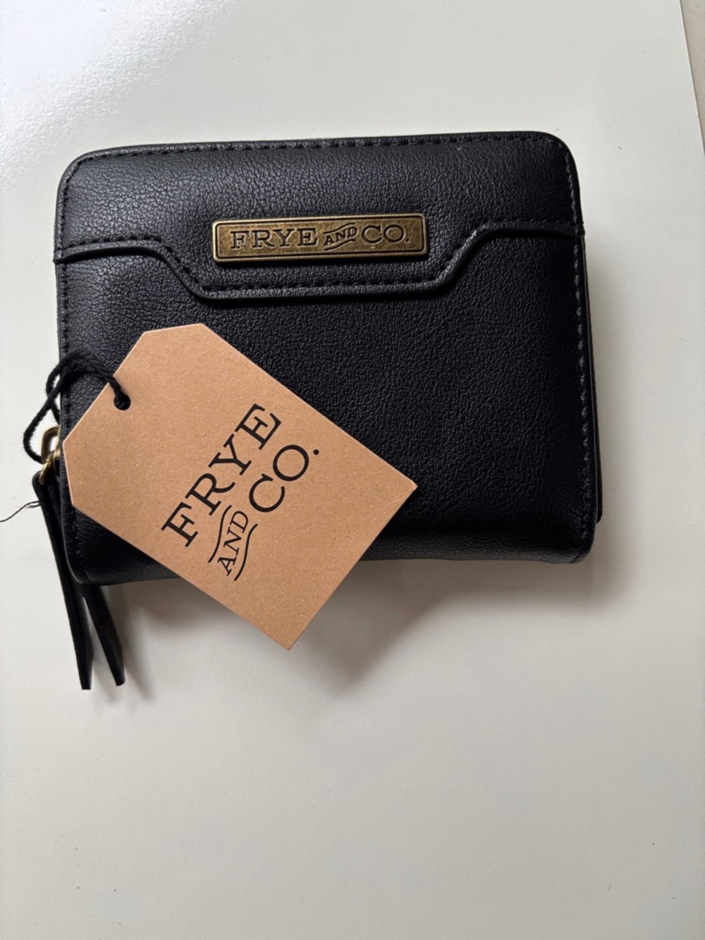 FRYE AND CO. Black Leather Compact Zip Card Wallet